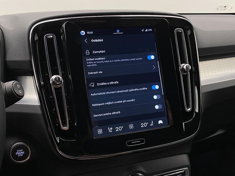 Volvo XC40 (2026) B3 AUT DARK PLUS - fotka 49 z 60