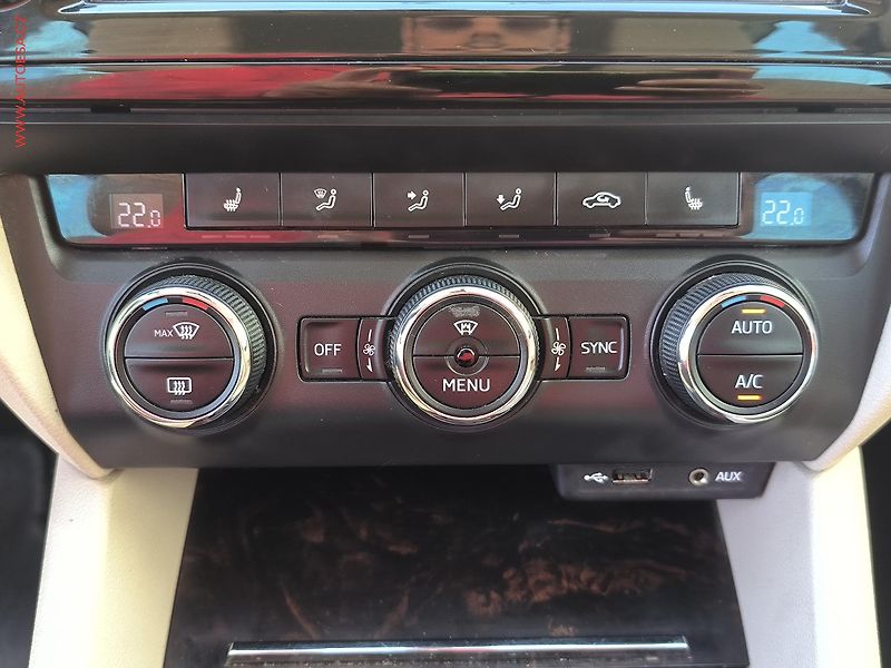 Škoda Octavia (2015) 2.0 TDi 4x4, ČR, Style, DSG - fotka 17 z 23