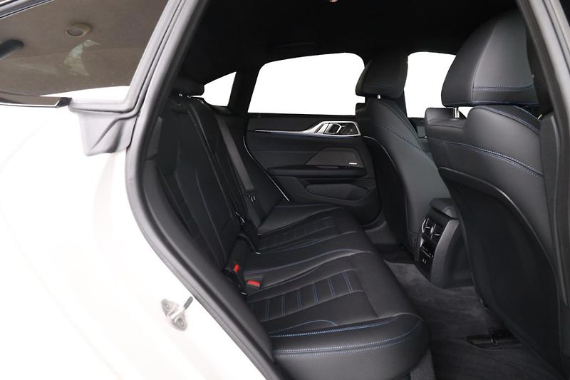 BMW i4 M60 xDrive - fotka 9 z 30