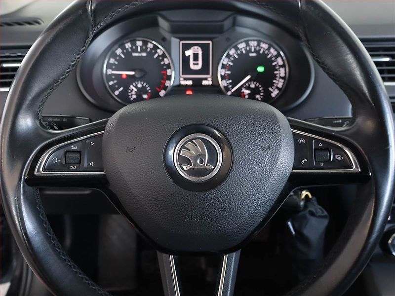 Škoda Octavia (2015) 1.6 TDI, Automat, Navi - fotka 17 z 22