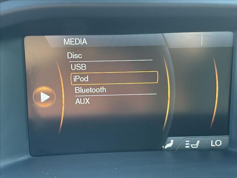 Volvo V60 2,4 D5 R-Design,AT,AWD,Xen,Výb - fotka 16 z 41