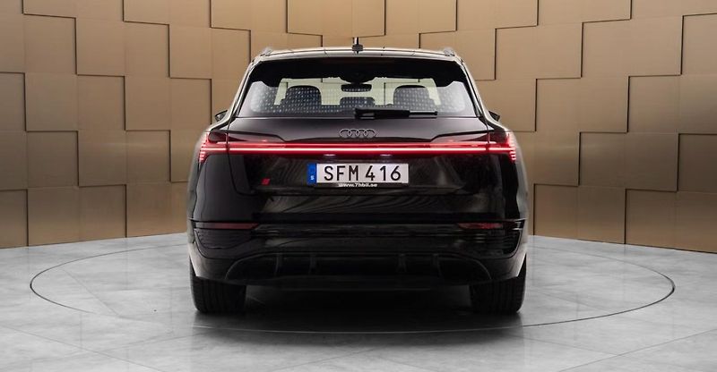 Audi Q8 e-tron 55 Q Kam Vzduch HuD BLIS  - fotka 4 z 23