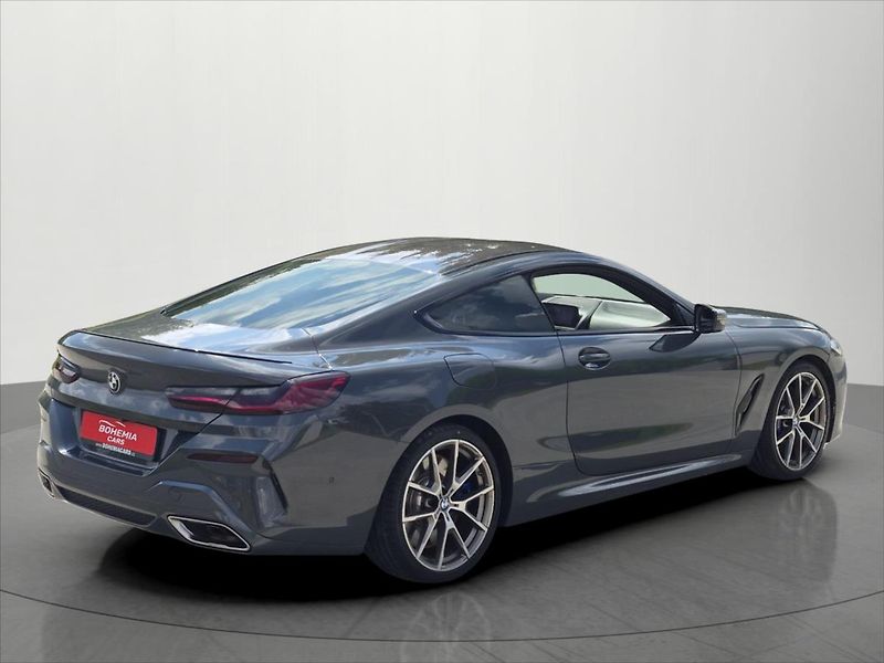 BMW Řada 8 4,4 V8 390 Kw M850i xDrive DPH - fotka 7 z 28
