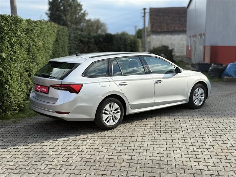 Škoda Octavia 2,0 TDi EXECUTIVE DSG LED ACC - fotka 5 z 31