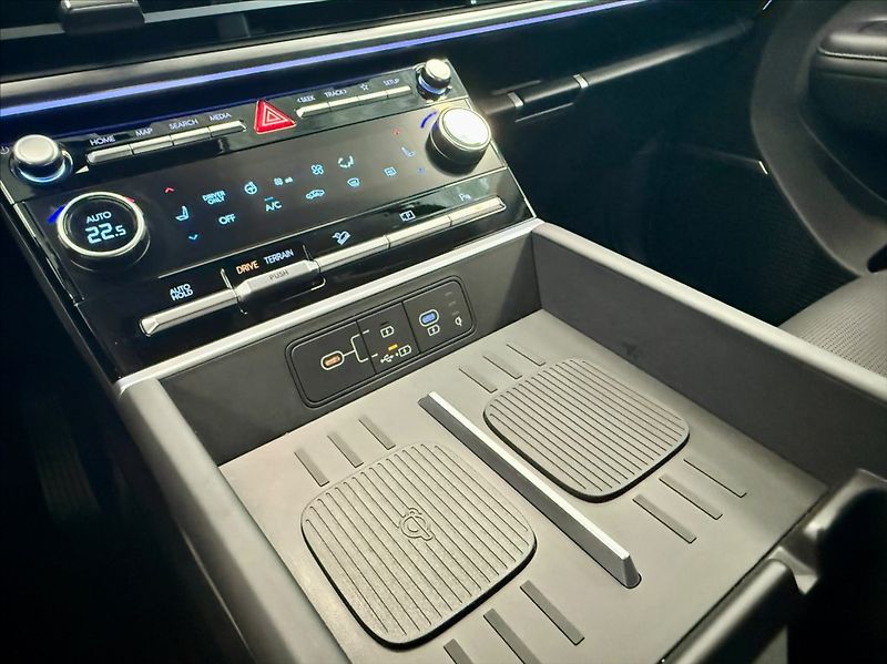 Hyundai Santa Fe 1,6 T-GDI STYLE PREMIUM BOSE - fotka 18 z 29