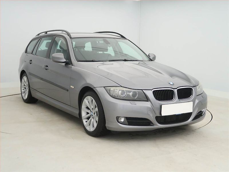 BMW Řada 3 (2009) 320 d xDrive, 4X4, Xenony - fotografie inzerátu