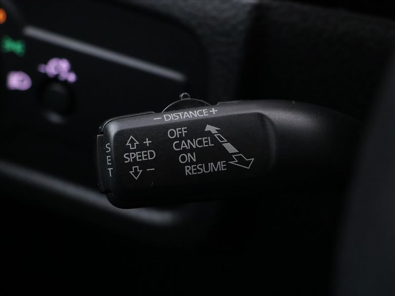 Volkswagen Touareg 3,0 TDI V6 DSG R-LINE CZ 4M - fotka 19 z 37