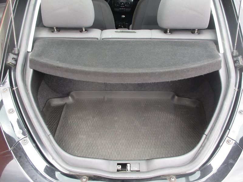 Volkswagen New Beetle 1.6i KLIMA NEHAVAROVANÉ - fotka 12 z 30