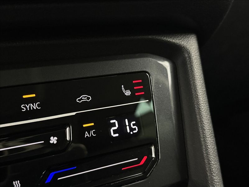 Volkswagen Tiguan 2,0 DSG DPH ACC NZTOP VC TAŽNÉ - fotka 26 z 49