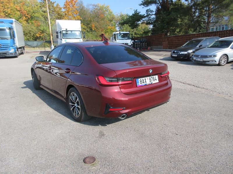 BMW Řada 3 3.0 330d At  Sport Line - fotka 6 z 20