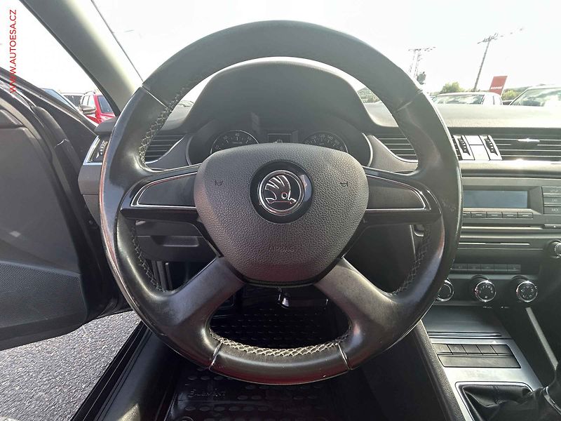 Škoda Octavia (2014) 1.2TSi, AC, výhřev sed - fotka 12 z 16