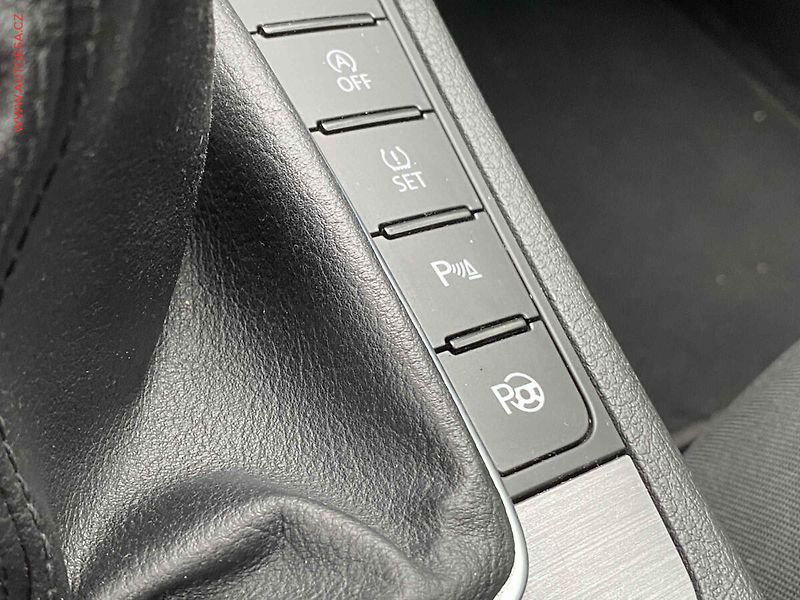 Volkswagen Passat (2011) 2.0TDi, Comfortline, TZ, - fotka 15 z 18