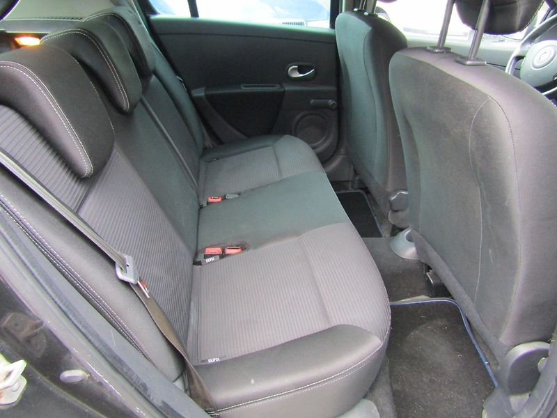 Renault Clio (2013) 1.2i 55kW  ZIMNÍ PNEU - fotka 24 z 34