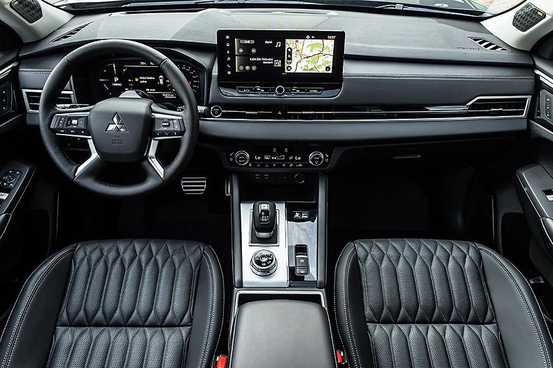 Mitsubishi Outlander (2025) 2,4 PHEV 4WD  Instyle - fotka 24 z 26