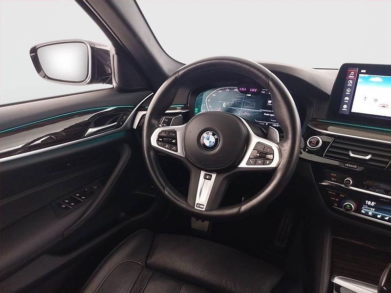 BMW Řada 5 (2023) 530d xDrive - fotka 7 z 27