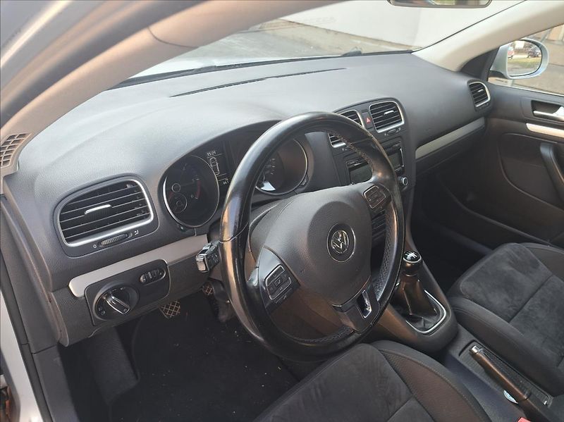 Volkswagen Golf 1,6 TDI Variant - fotka 16 z 43