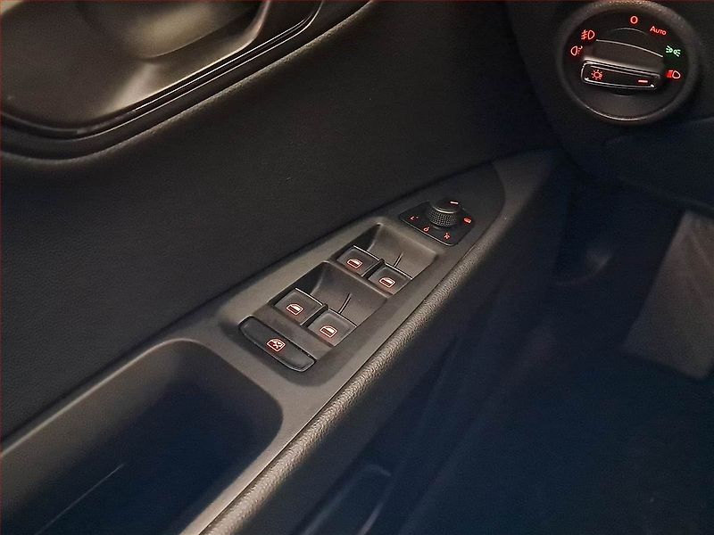 Seat Leon (2014) 1.4 TSI, Tempomat - fotka 16 z 18