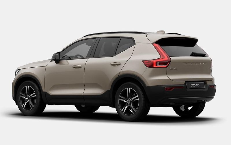 Volvo XC40 (2026) B3 AUT DARK PLUS - fotka 6 z 11