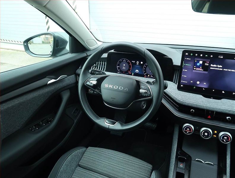 Škoda Superb (2025) 2.0 TDI, SELECTION, DPH - fotka 7 z 27