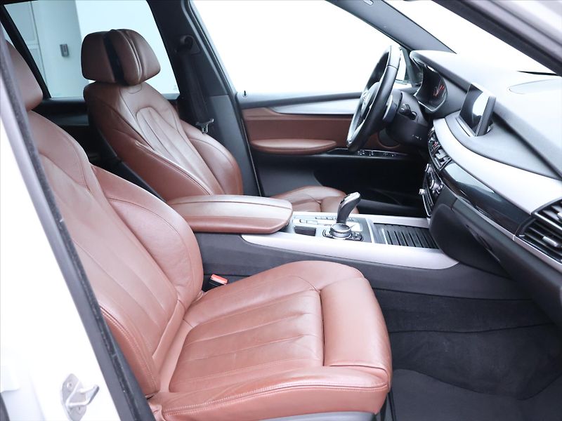 BMW X5 3,0 40d 230kW xD CZ M Paket DP - fotka 12 z 42