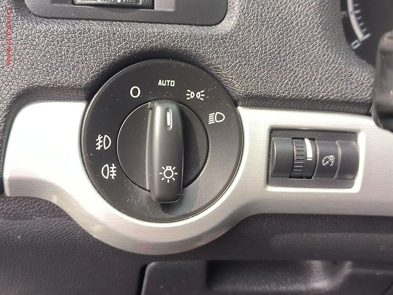 Škoda Octavia (2010) 2.0 TDi, Xenon, navi - fotka 18 z 20