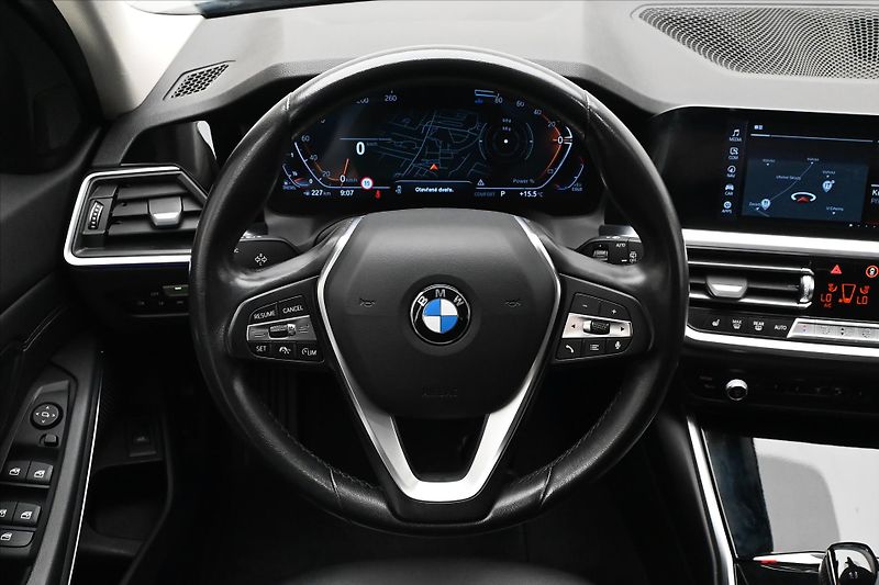 BMW Řada 3 2,0 320d 140 kW SportTouring S - fotka 18 z 32