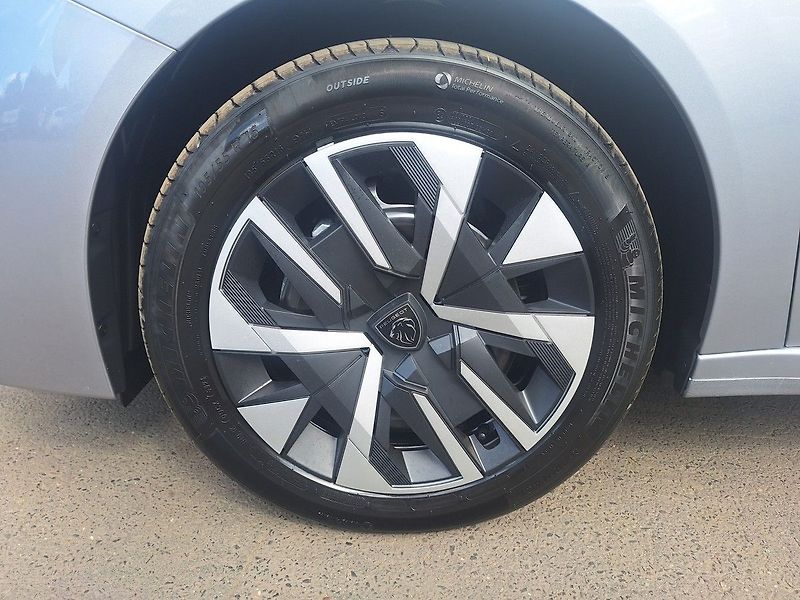 Peugeot 208 (2026) BUSINESS 1.2 TURBO 100k MAN6 - fotka 10 z 19