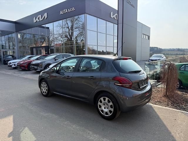 Peugeot 208 1.2i 60kw - fotka 9 z 11