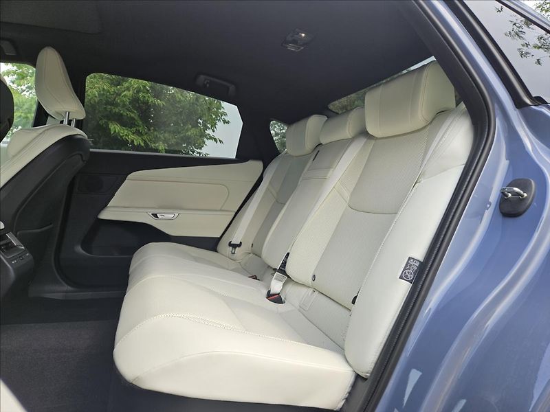 Lexus ES500e Prestige 21 Aero - fotka 13 z 16