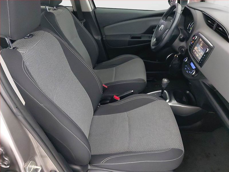 Toyota Yaris (2015) 1.5 Hybrid, Automat - fotka 9 z 16