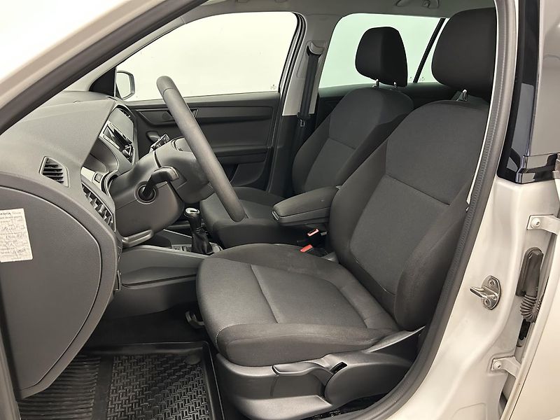 Škoda Fabia 1.0 TSI Active Plus - fotka 7 z 21