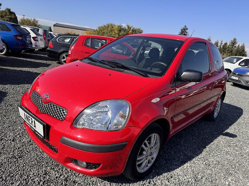 Toyota Yaris 1.0 VVTi,48 kW,98 tis km,1.Maj - fotka 3 z 17