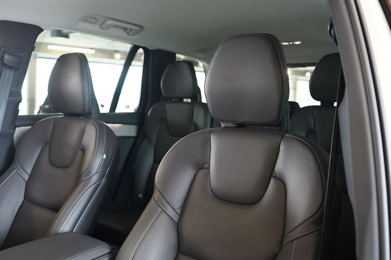 Volvo XC90 T8 AWD PLUS, Ventilace, 360° - fotka 20 z 48