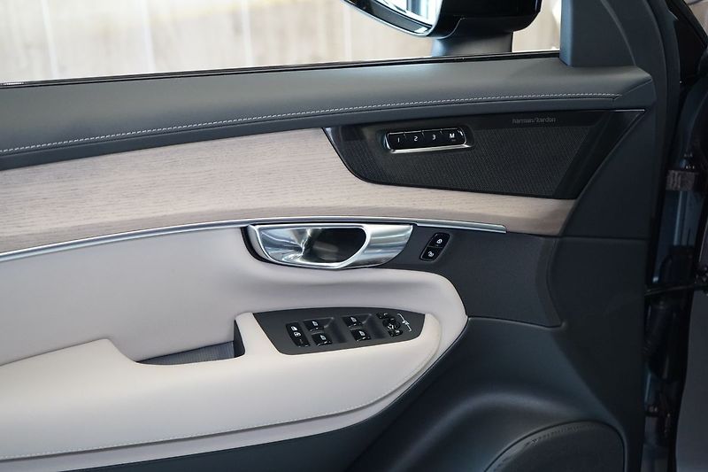 Volvo XC90 B5 AWD PLUS Dark, Vzduch, 360° - fotka 13 z 50