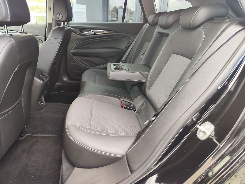 Opel Insignia 2.0 CDTi/125kW Inovation AT - fotka 10 z 34