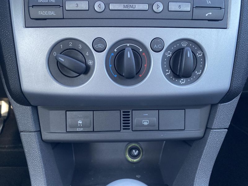 Ford Focus (2006) 1.6TDCi,ESP,EL. SEDAČKY - fotka 20 z 31