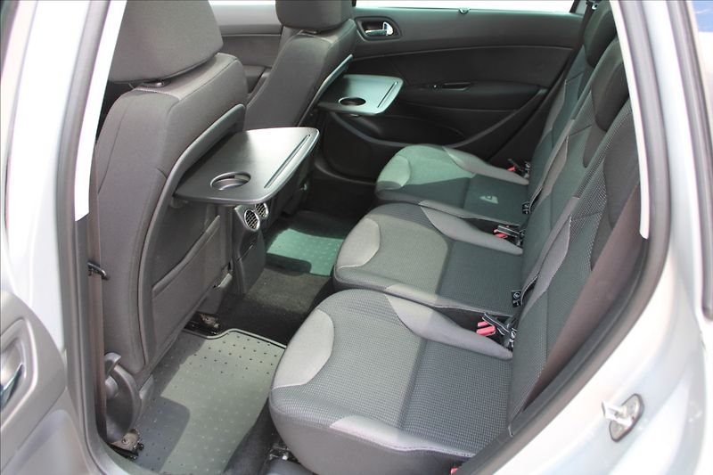 Peugeot 308 1,6 i  NOVÉ V ČR,1.MAJITEL - fotka 22 z 26