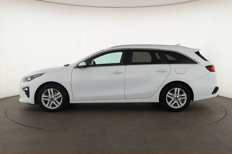 Kia Ceed (2020) Exclusive 1.4 T-GDI, Navi - fotka 3 z 17