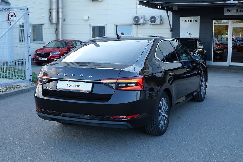 Škoda Superb - fotka 2 z 6