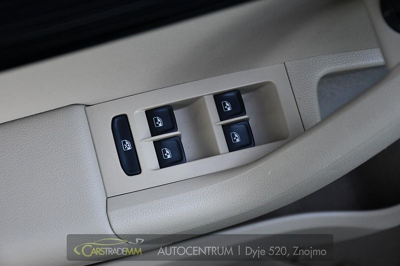 Škoda Octavia 1,6TDi TAŽNÉ ACC  - fotka 27 z 53