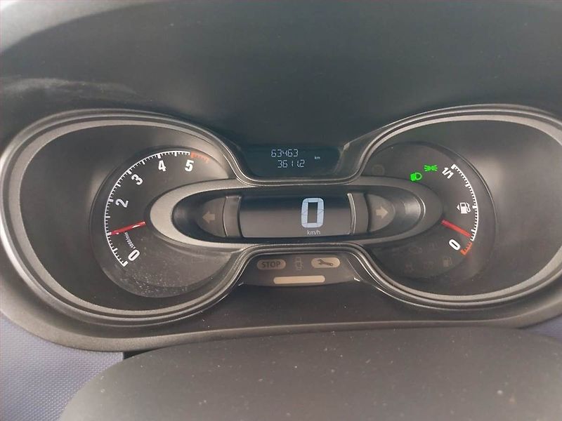 Opel Vivaro (2019) 1.6 BiCDTI, Bus, 6Míst, ČR - fotka 11 z 18