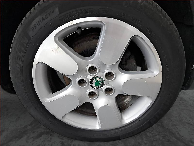 Škoda Octavia (2011) Scout 2.0 TDI, 4X4 - fotka 15 z 16