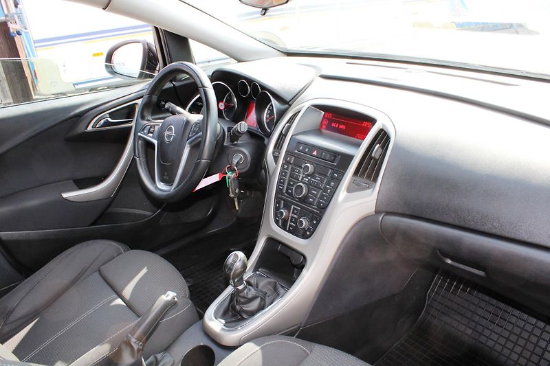Opel Astra (2011) 1,4i KLIMA TEMPOMAT EL.OKNA - fotka 14 z 16