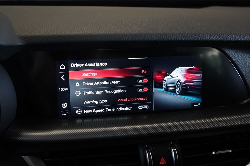 Alfa Romeo Stelvio 2.2 Diesel Q4 154kW (210k) - fotka 29 z 44