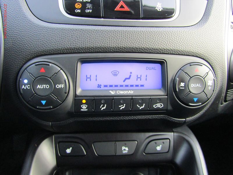 Hyundai ix35 (2012) 2.0 CRDi 4x4, ČR, AC, park - fotka 15 z 21