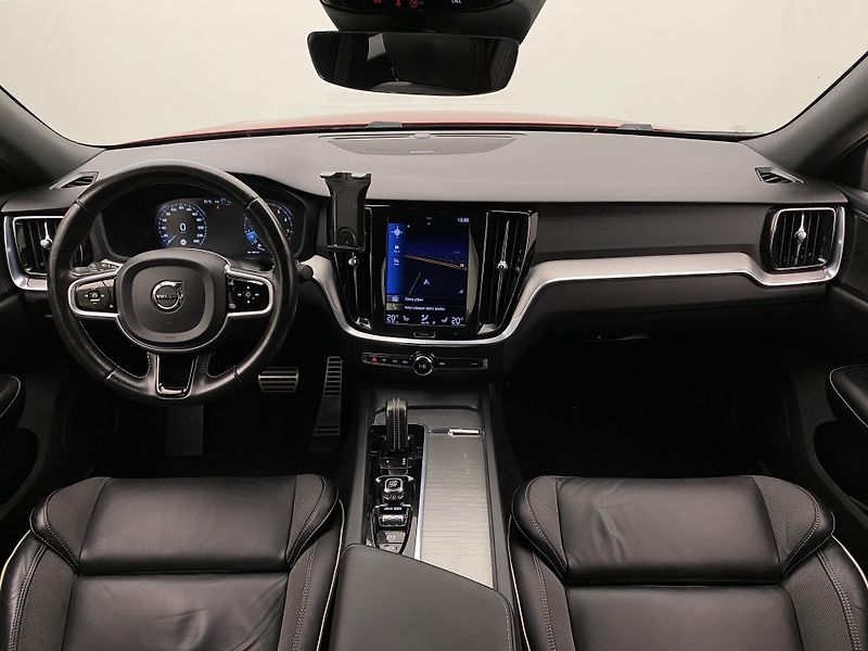 Volvo S60 B5 AWD R-DESIGN AUT  - fotka 2 z 48