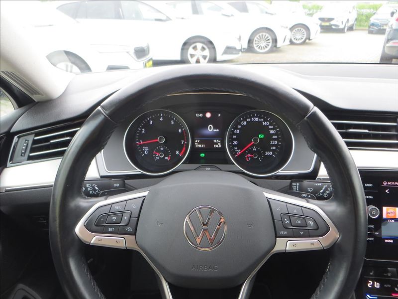 Volkswagen Passat 1,5 TSI 110kW DSG Elegance ČR - fotka 22 z 26
