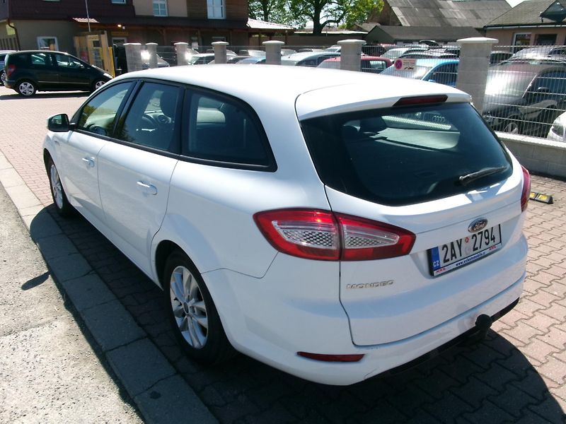 Ford Mondeo (2012) 2.0 TDCi AC TEMP ZADÁNO - fotka 7 z 23