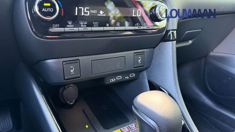 Toyota Yaris 1.5 HEV CVT EXECUTIVE - fotka 8 z 26