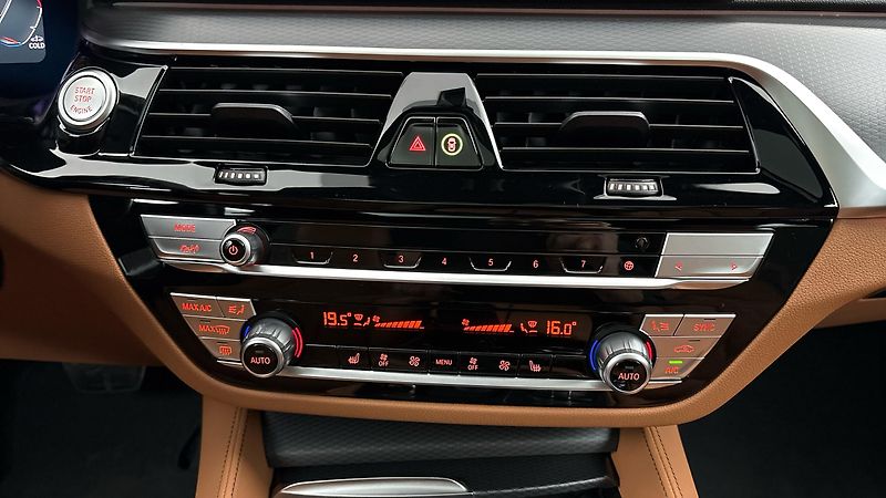 BMW Řada 5 540i AUT M-paket - fotka 13 z 32